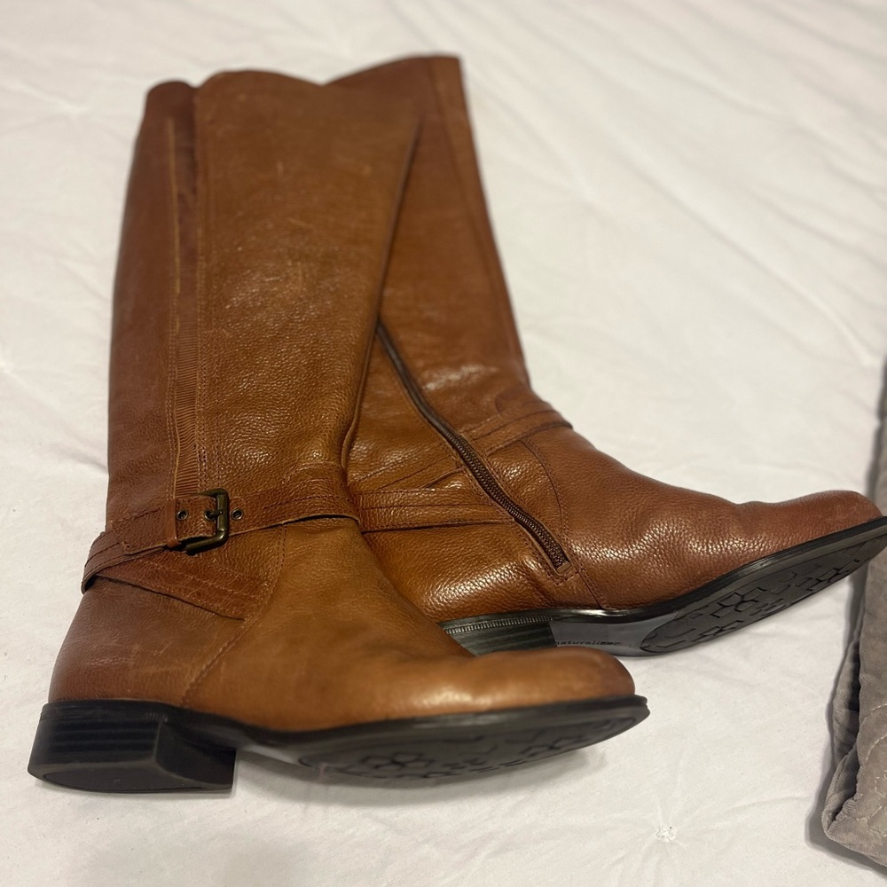 Well used boot, still in very good condition! They are very comfortable.